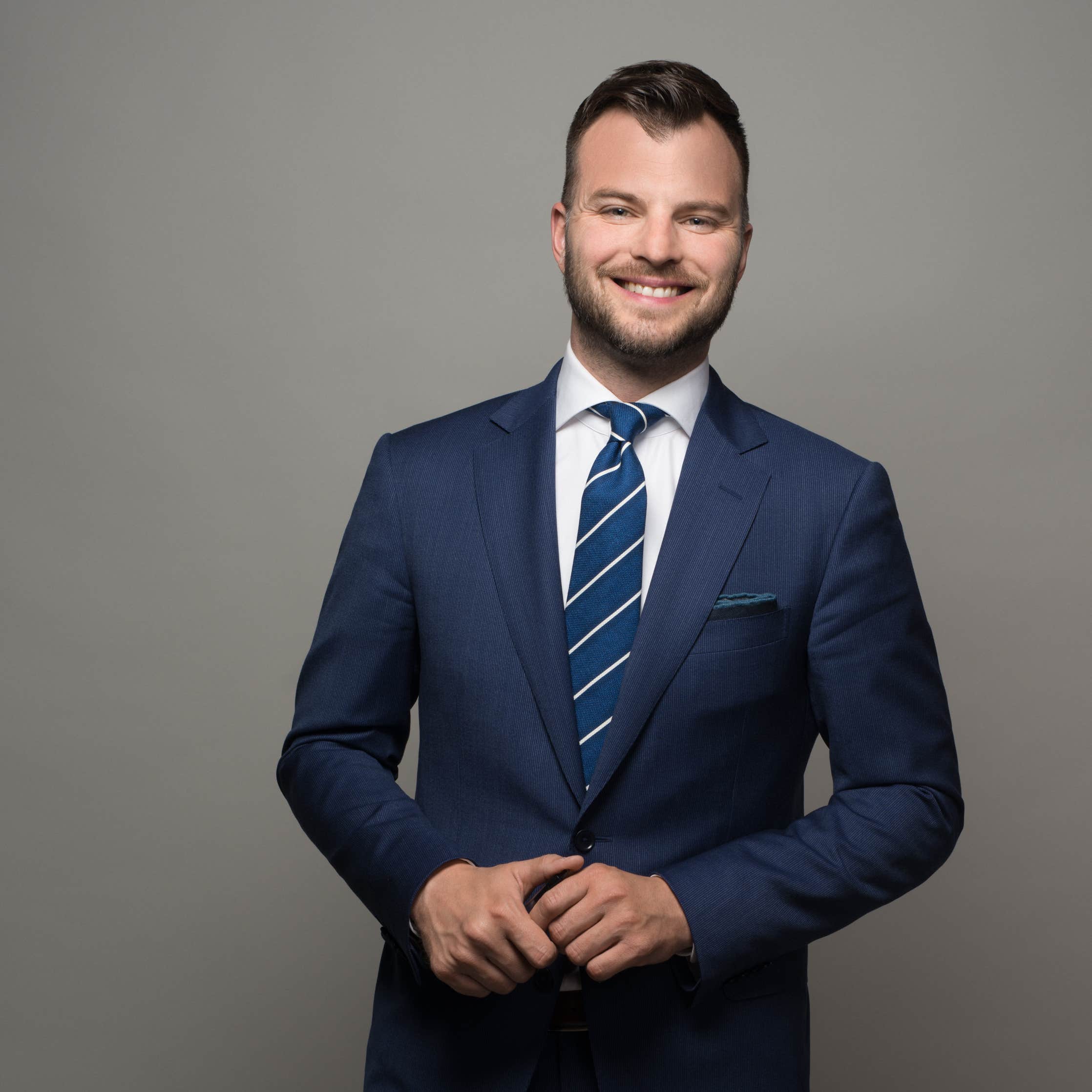 HOW TO BUILD A PROFESSIONAL WARDROBE FOR MEN