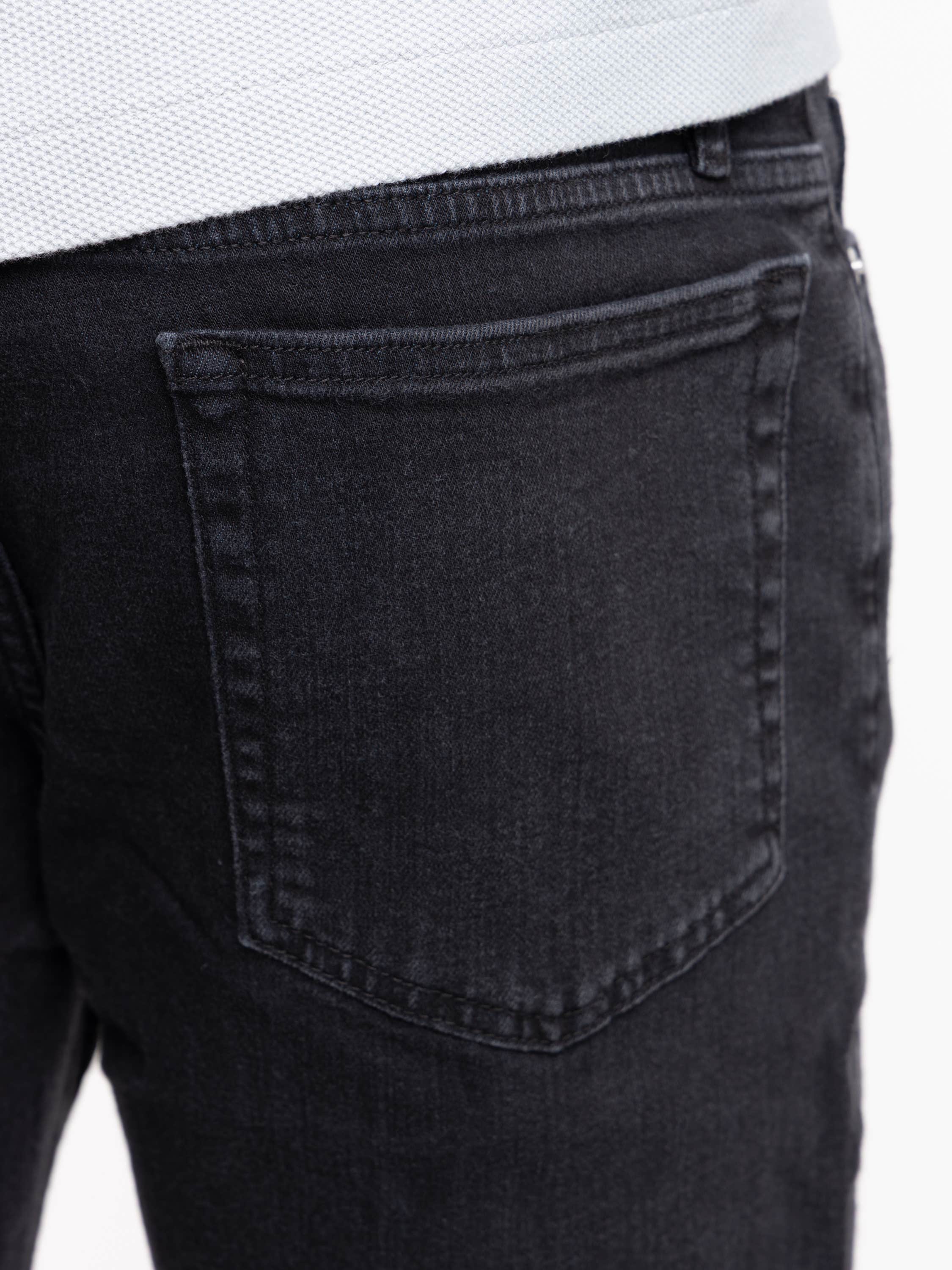 L'Homme Athletic Slim Jean in Chester