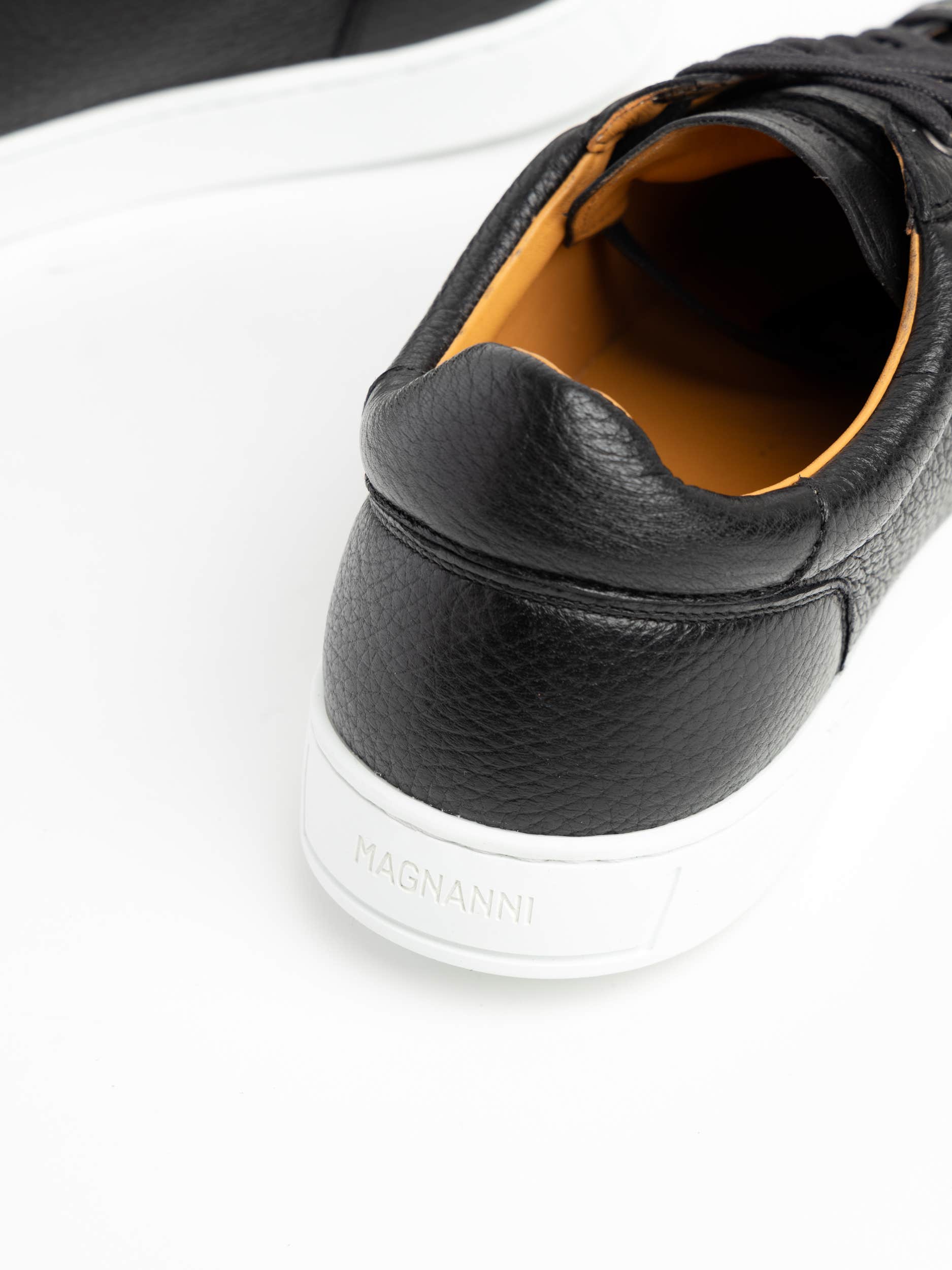 Black Leve Sneaker