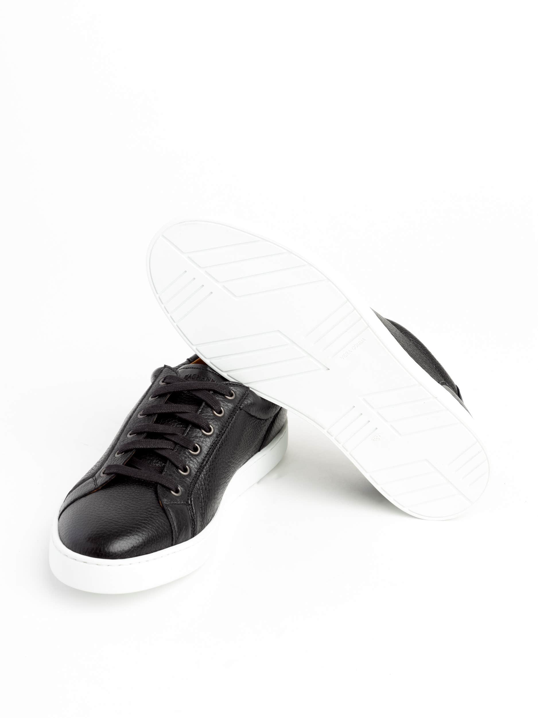 Black Leve Sneaker