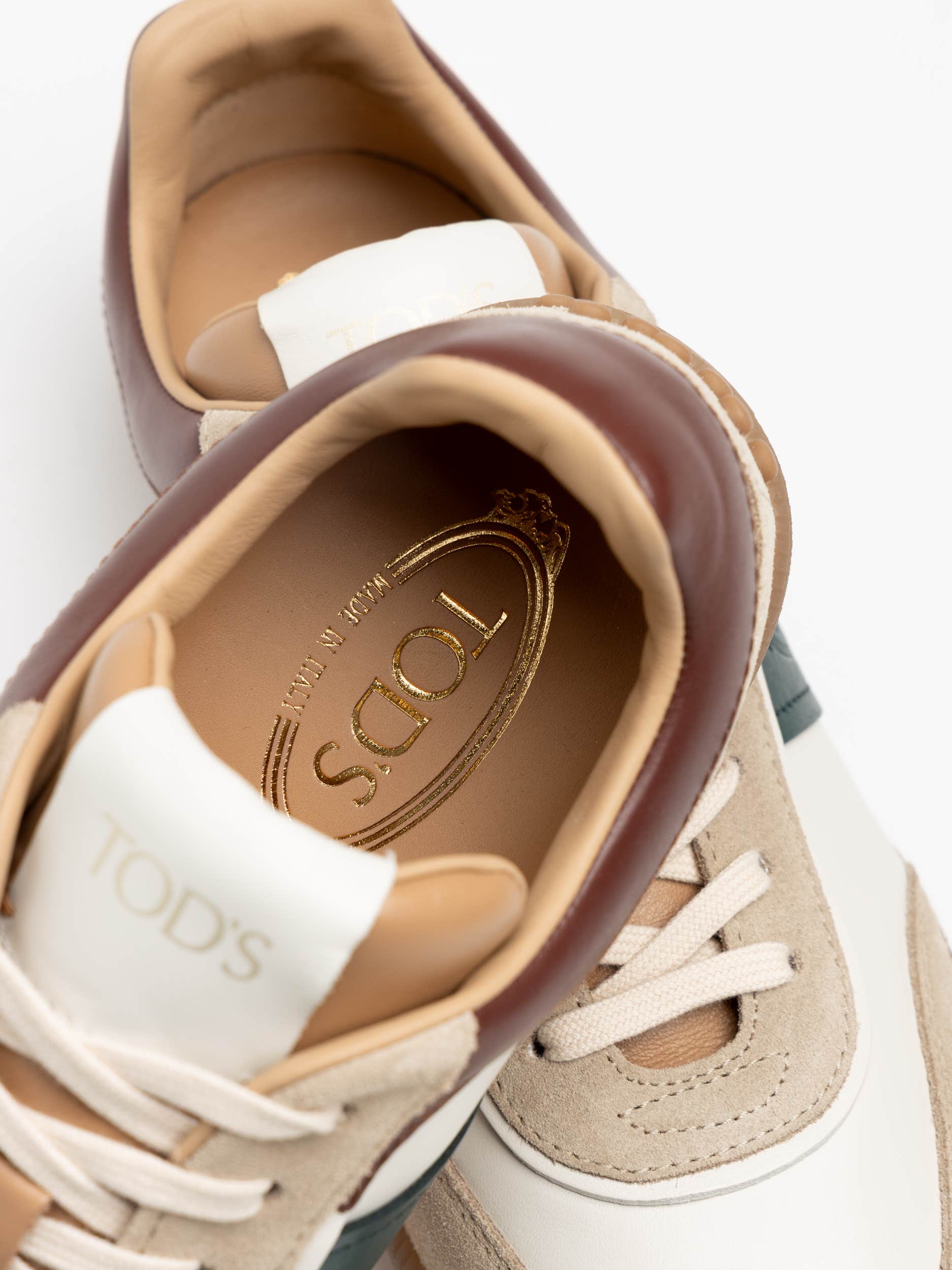 Tabs Sneaker in Suede