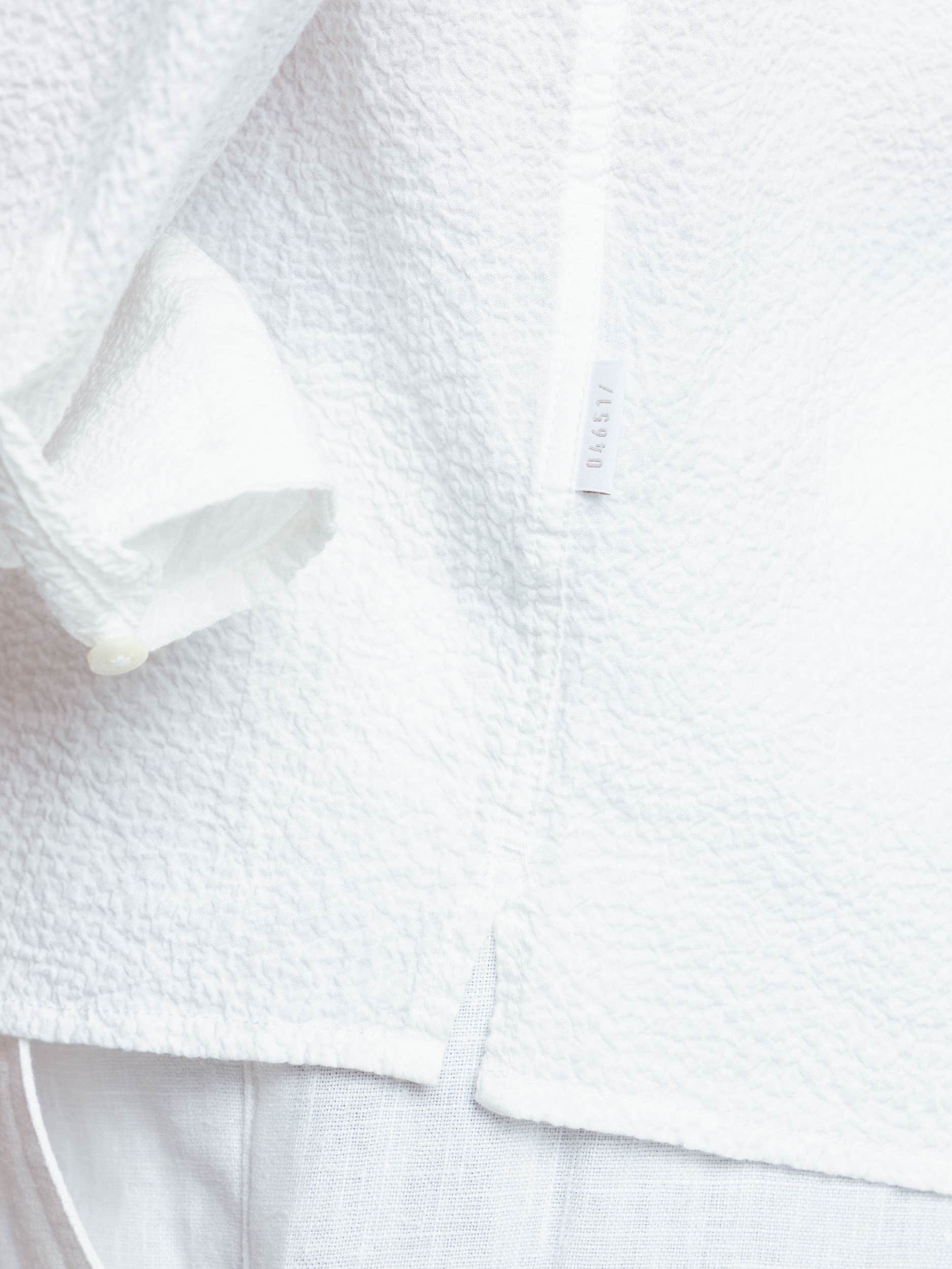 Kent Collar Seersucker Shirt In White