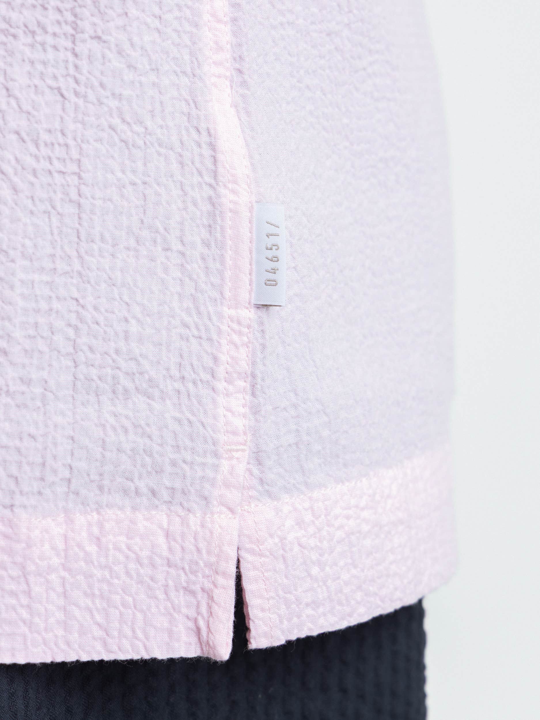 Short-Sleeve Seersucker Shirt in Rose