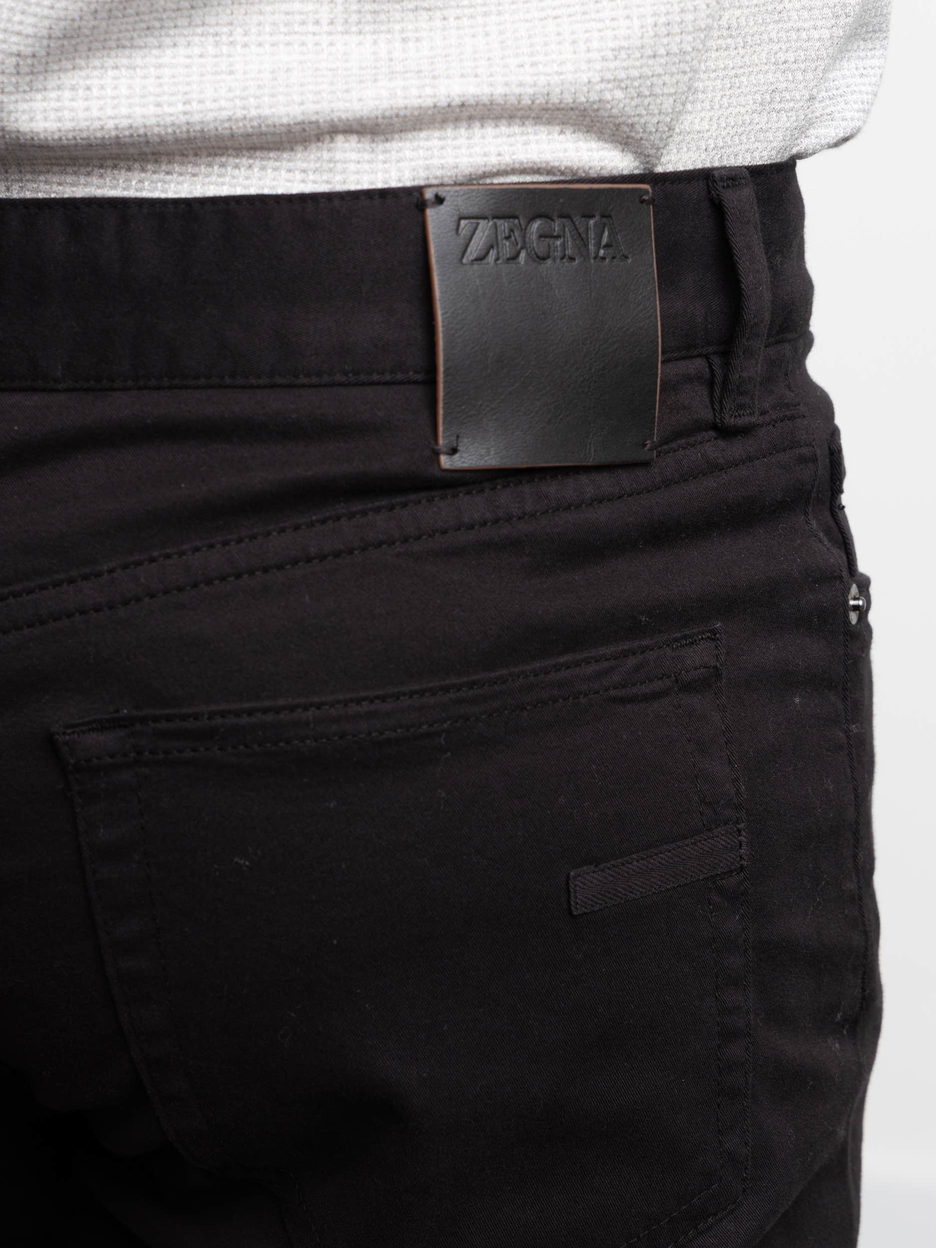 Black City Fit 5-Pocket Jeans