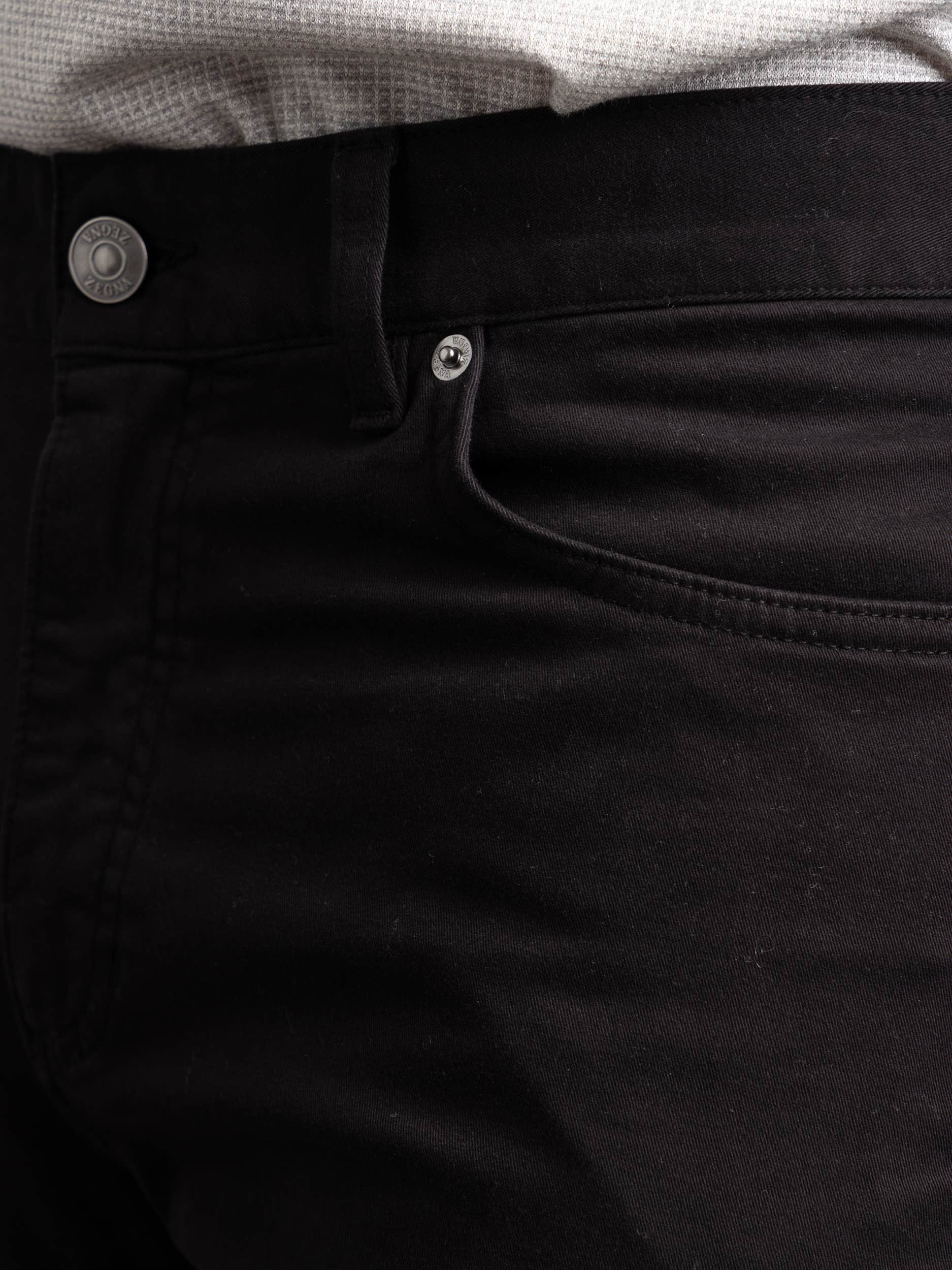 Black City Fit 5-Pocket Jeans