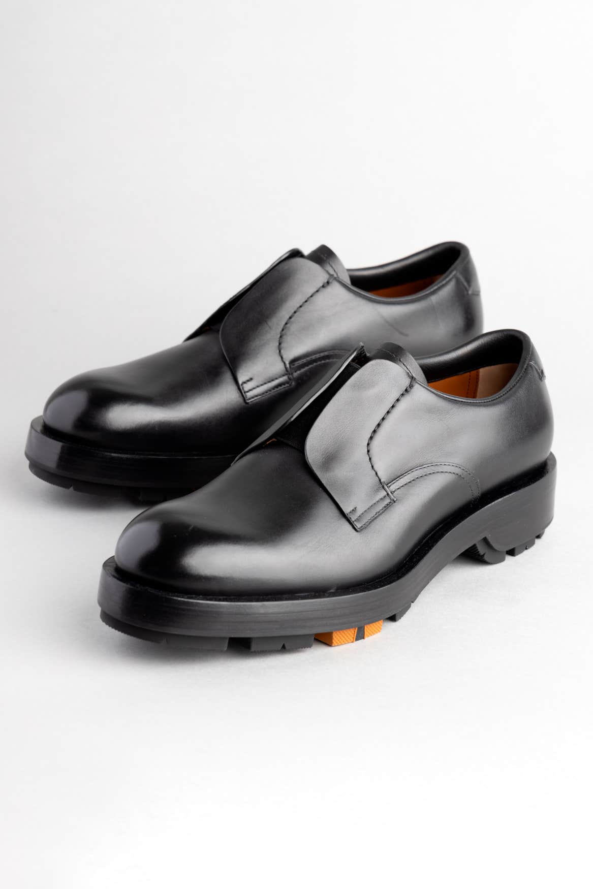 BLACK HAND-BUFFED LEATHER UDINE DERBY SHOES