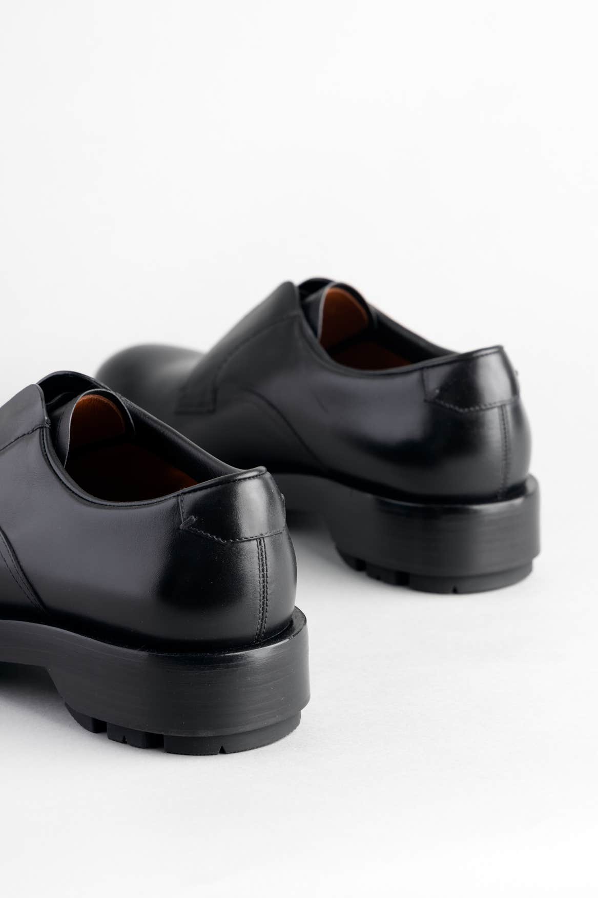 BLACK HAND-BUFFED LEATHER UDINE DERBY SHOES