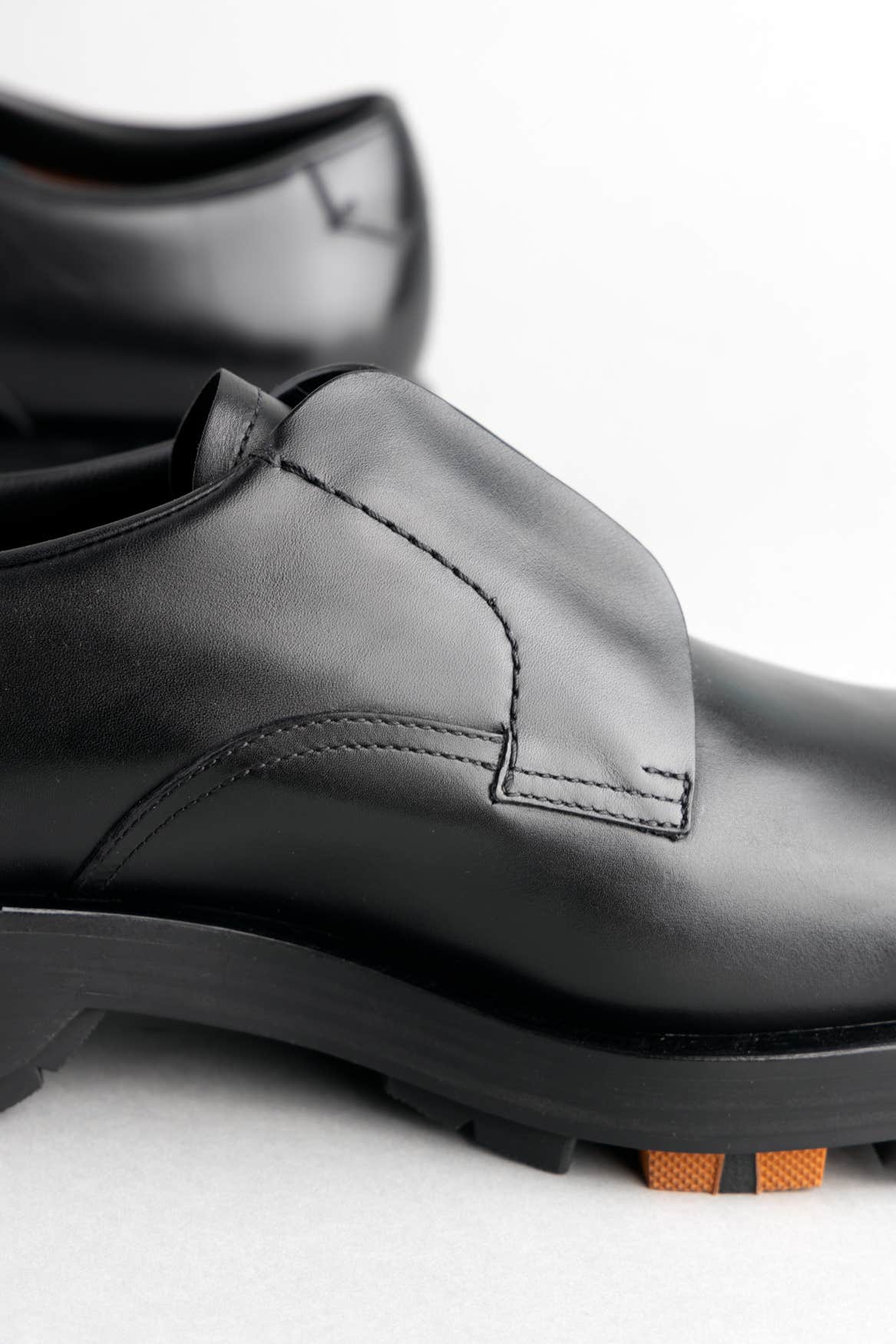 BLACK HAND-BUFFED LEATHER UDINE DERBY SHOES