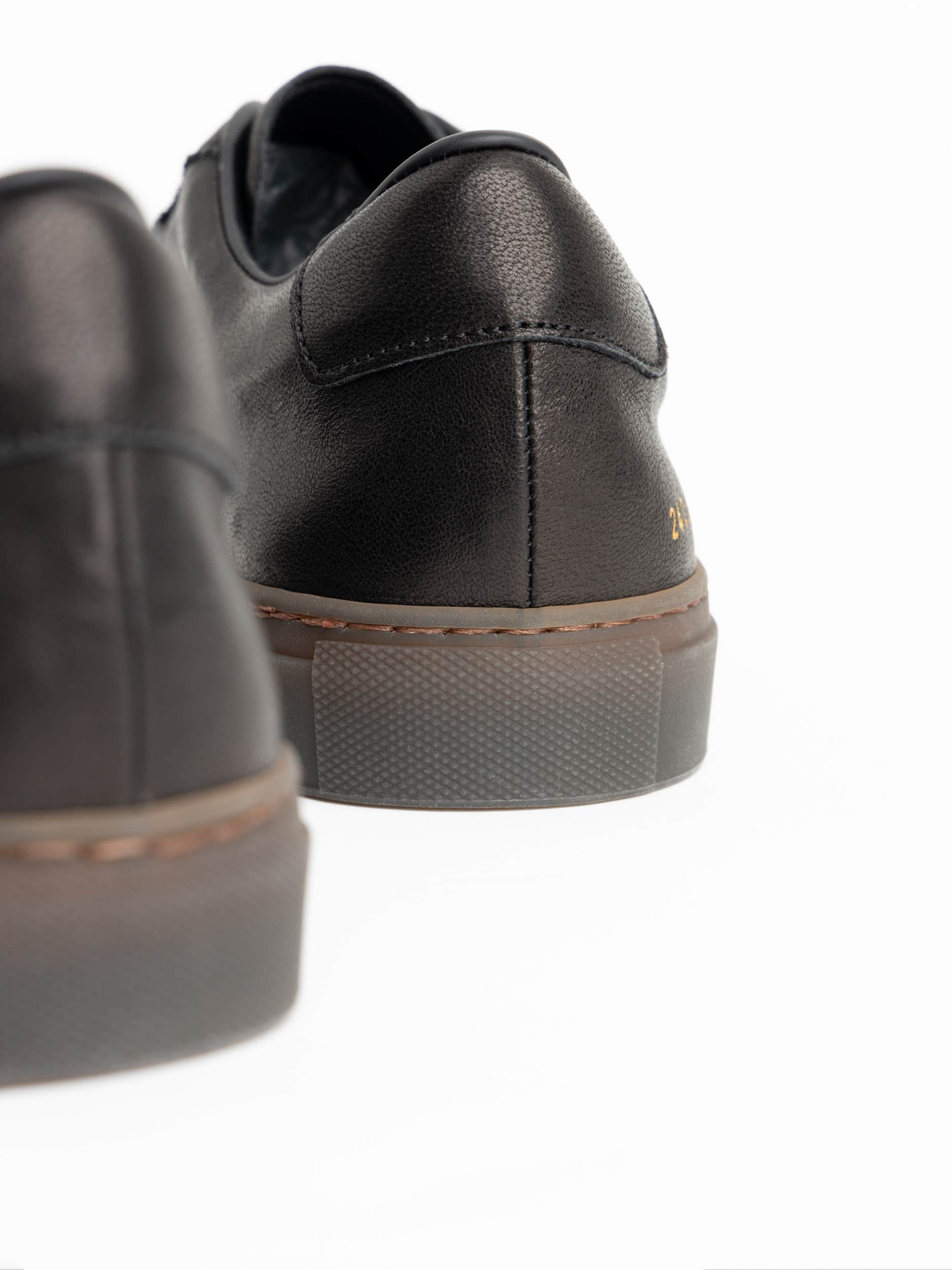 Black Tennis Trainers