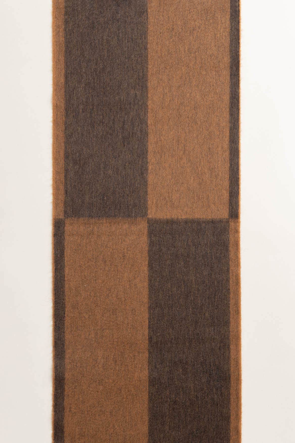 Arran Quin Cashmere Scarf in Charcoal/Camel