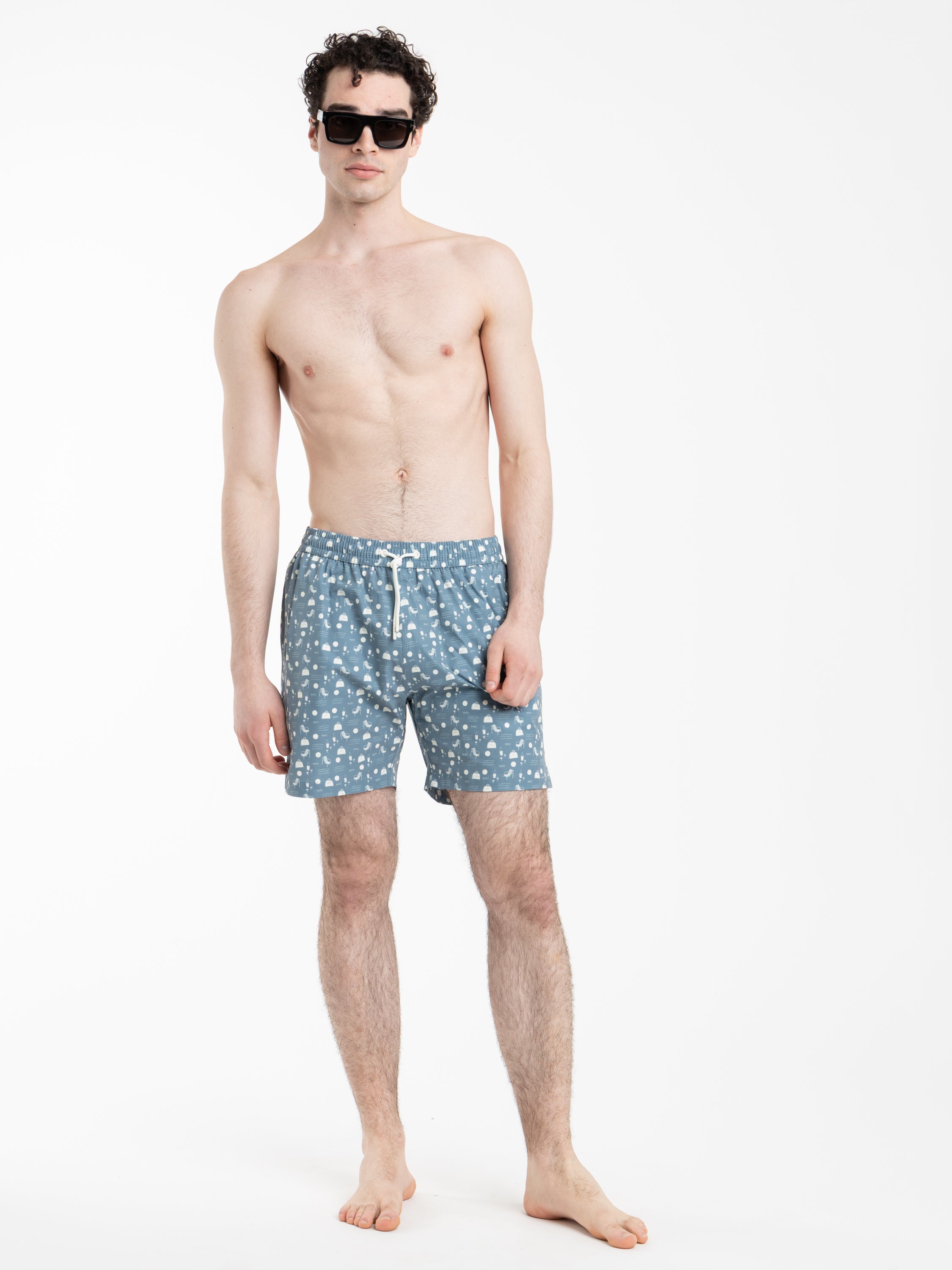 04651 / A trip in a bag – The Helm Clothing