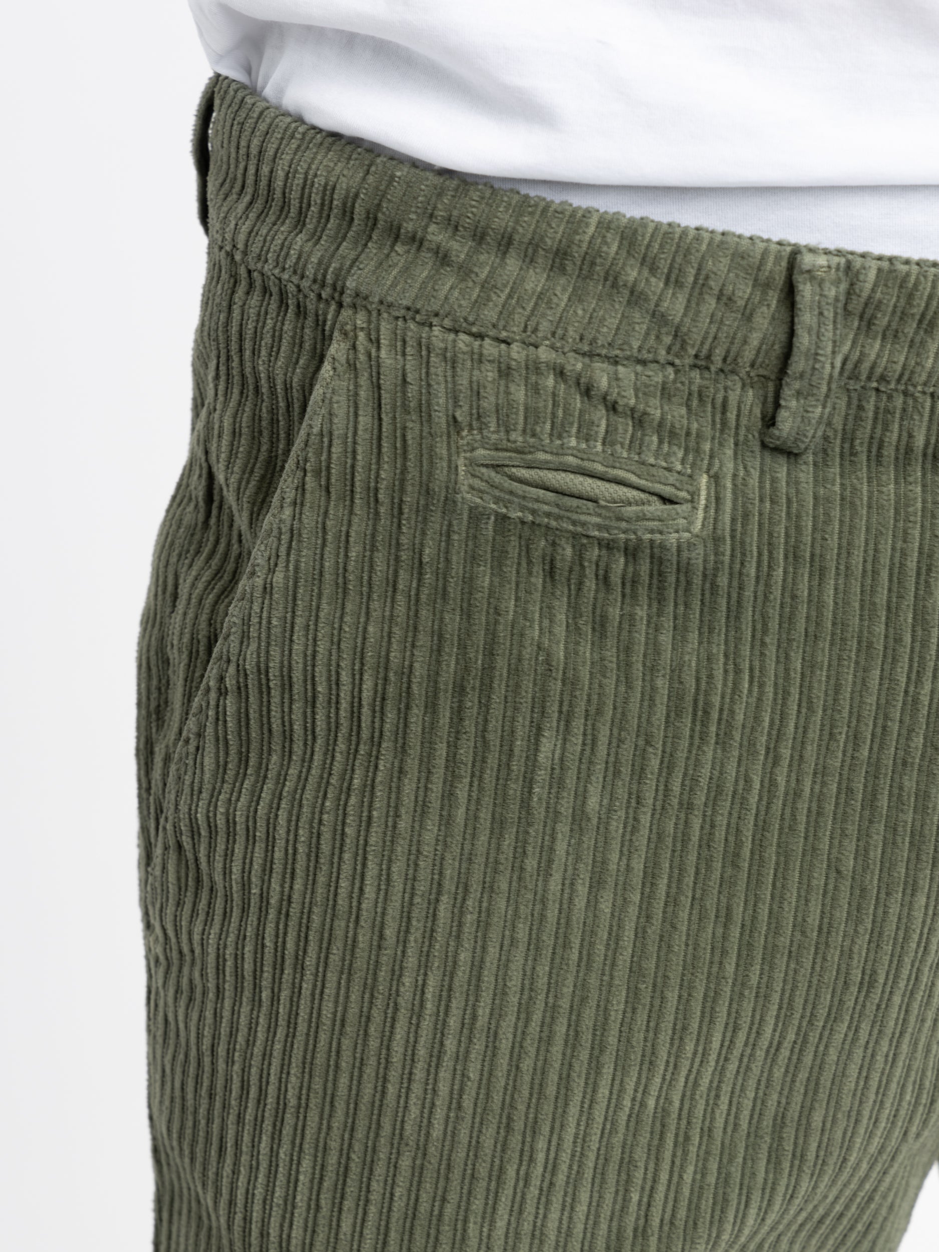 The Jamie Relaxed Tapered Corduroy Pant in Dark Olive – Frank And