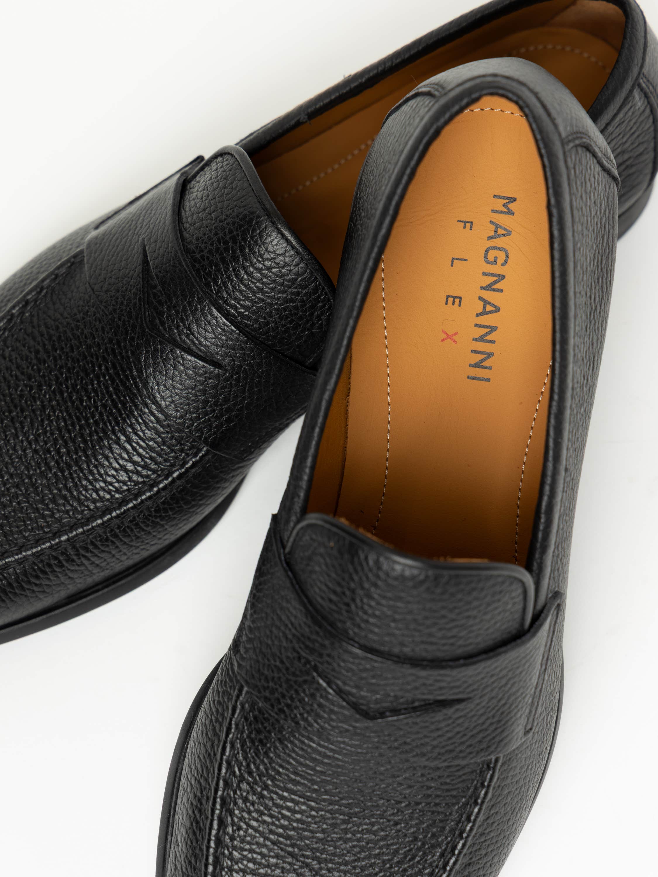 Diezma II Black Leather Loafer
