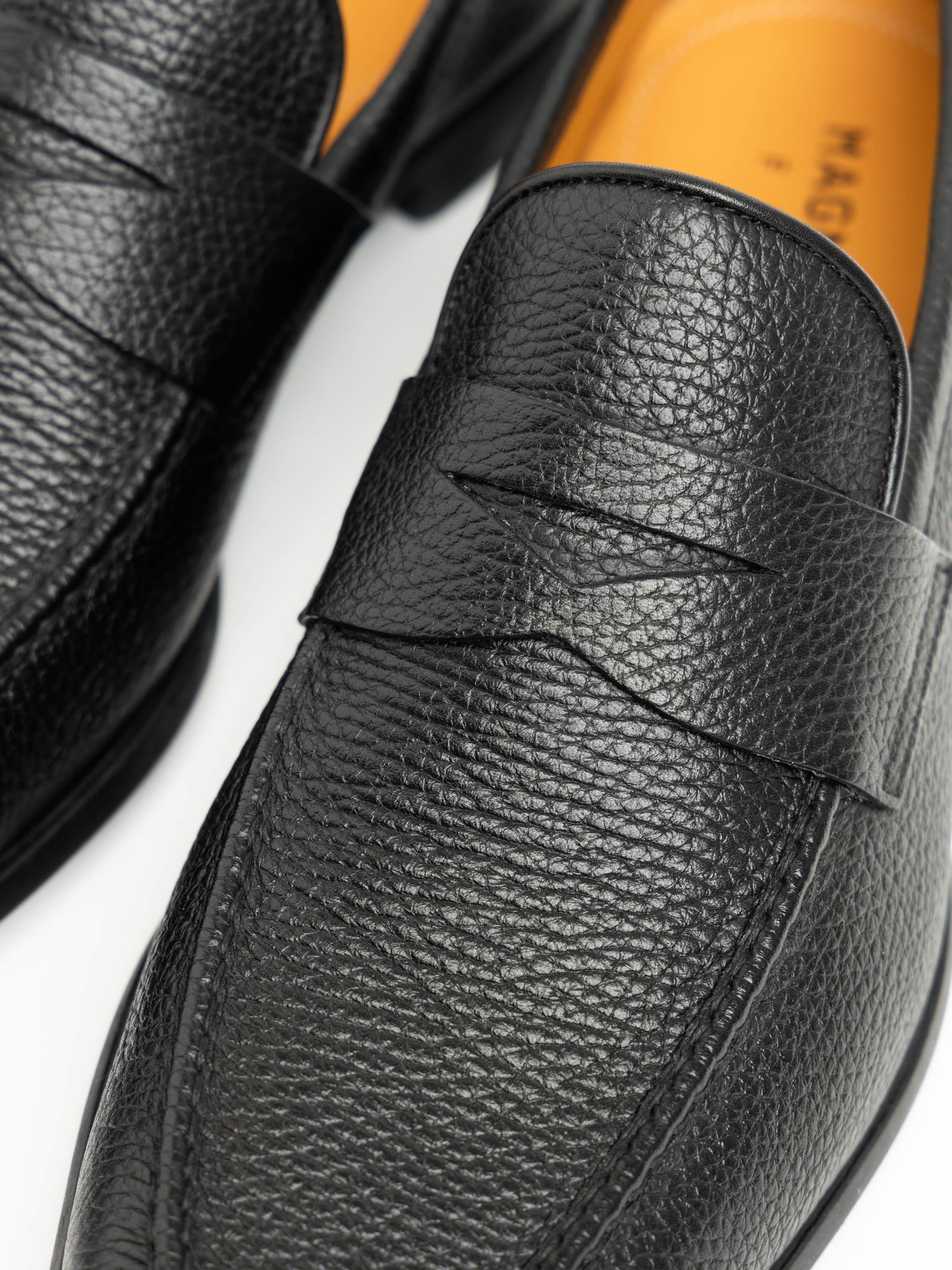 Diezma II Black Leather Loafer