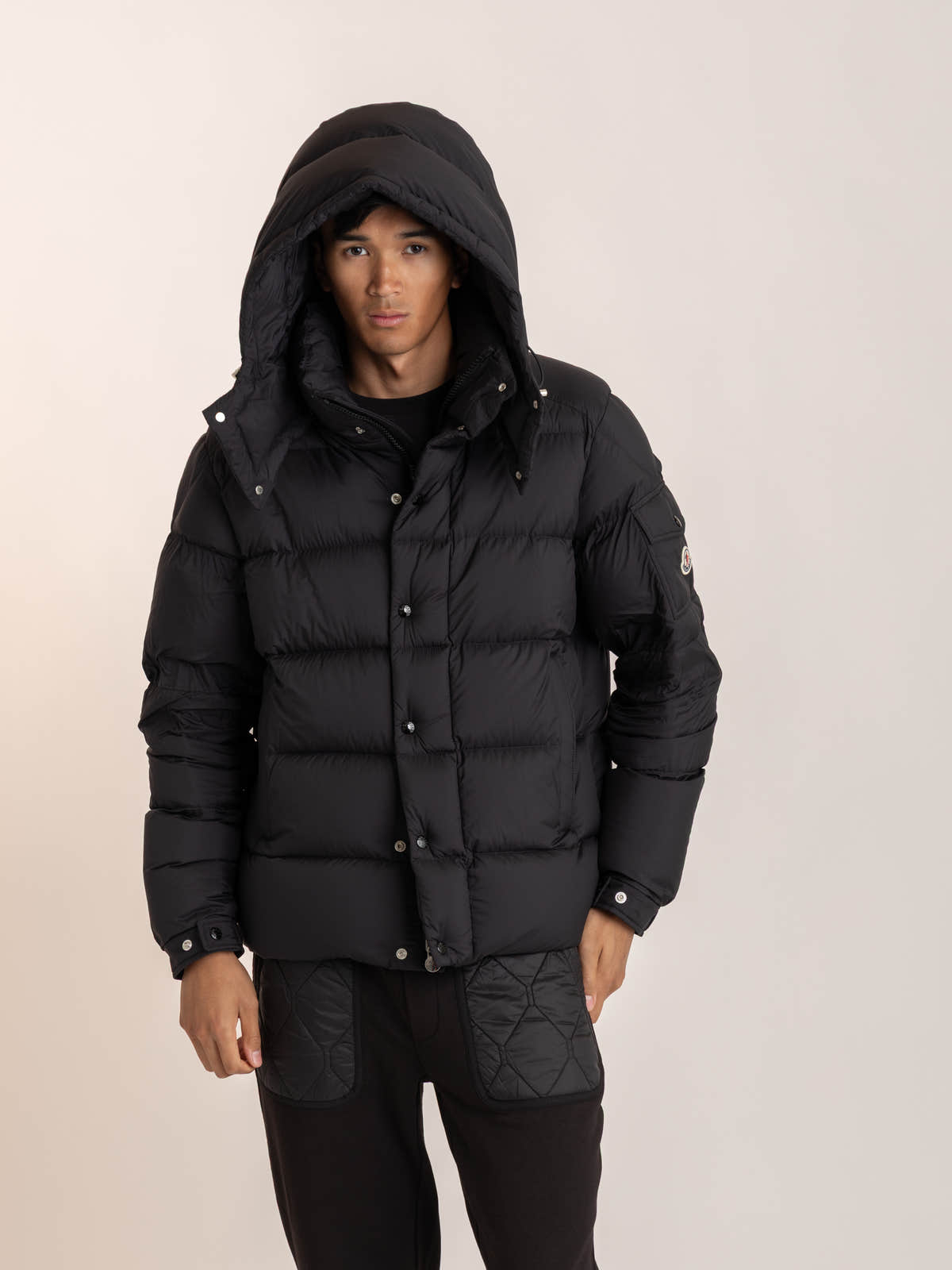 Black Maya 70 Hooded Short Down Jacket
