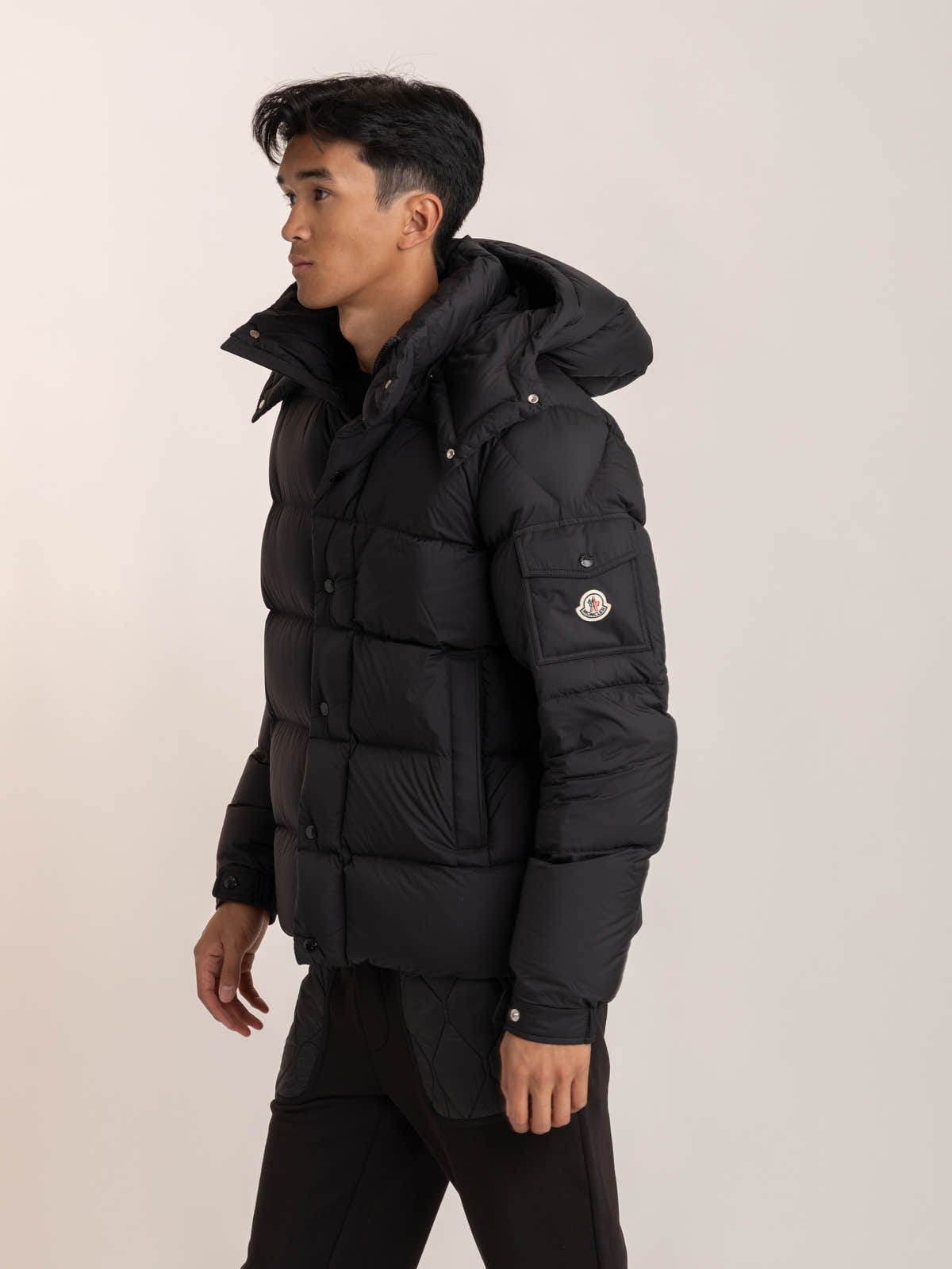 Black Maya 70 Hooded Short Down Jacket