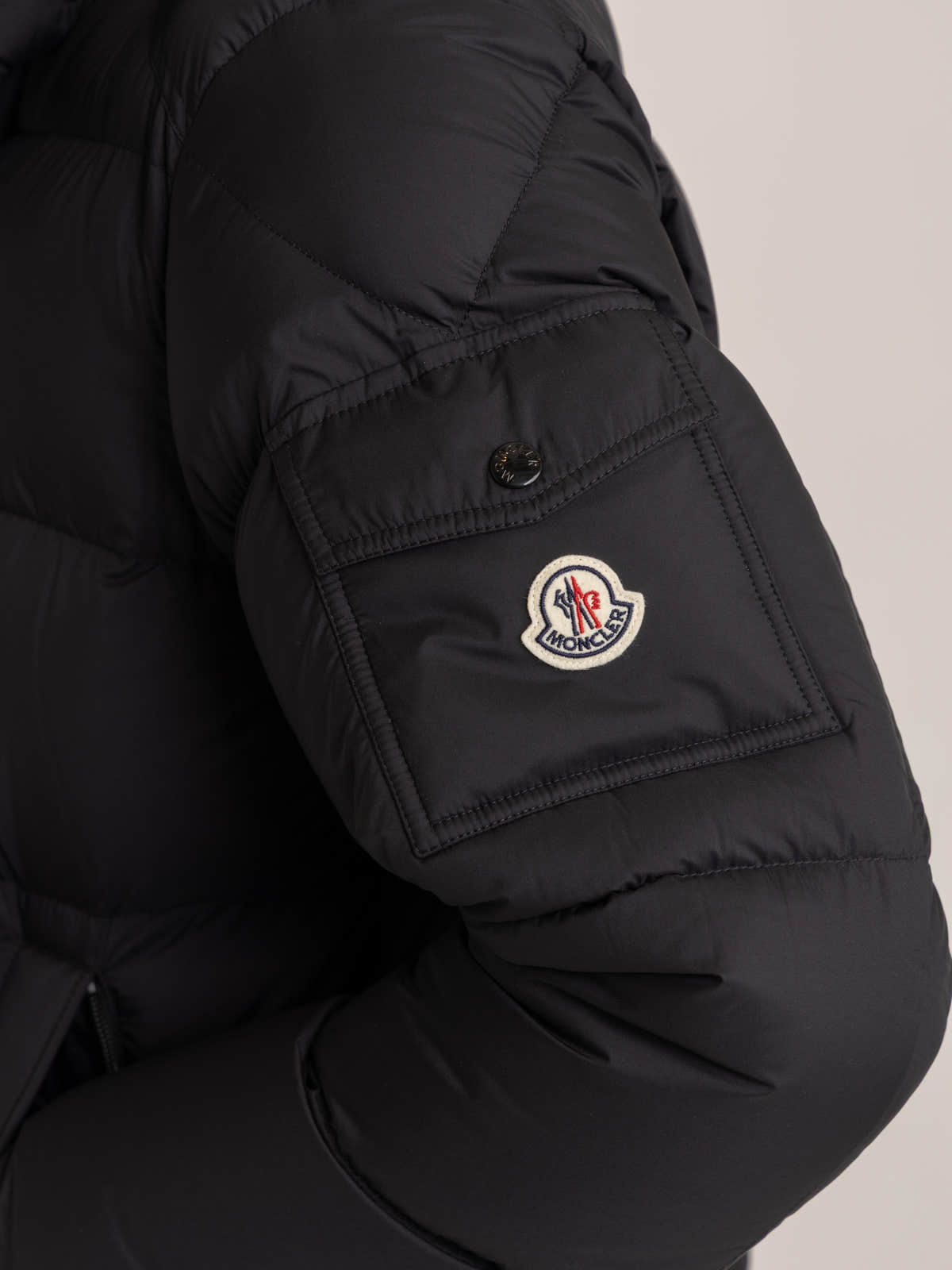Black Maya 70 Hooded Short Down Jacket