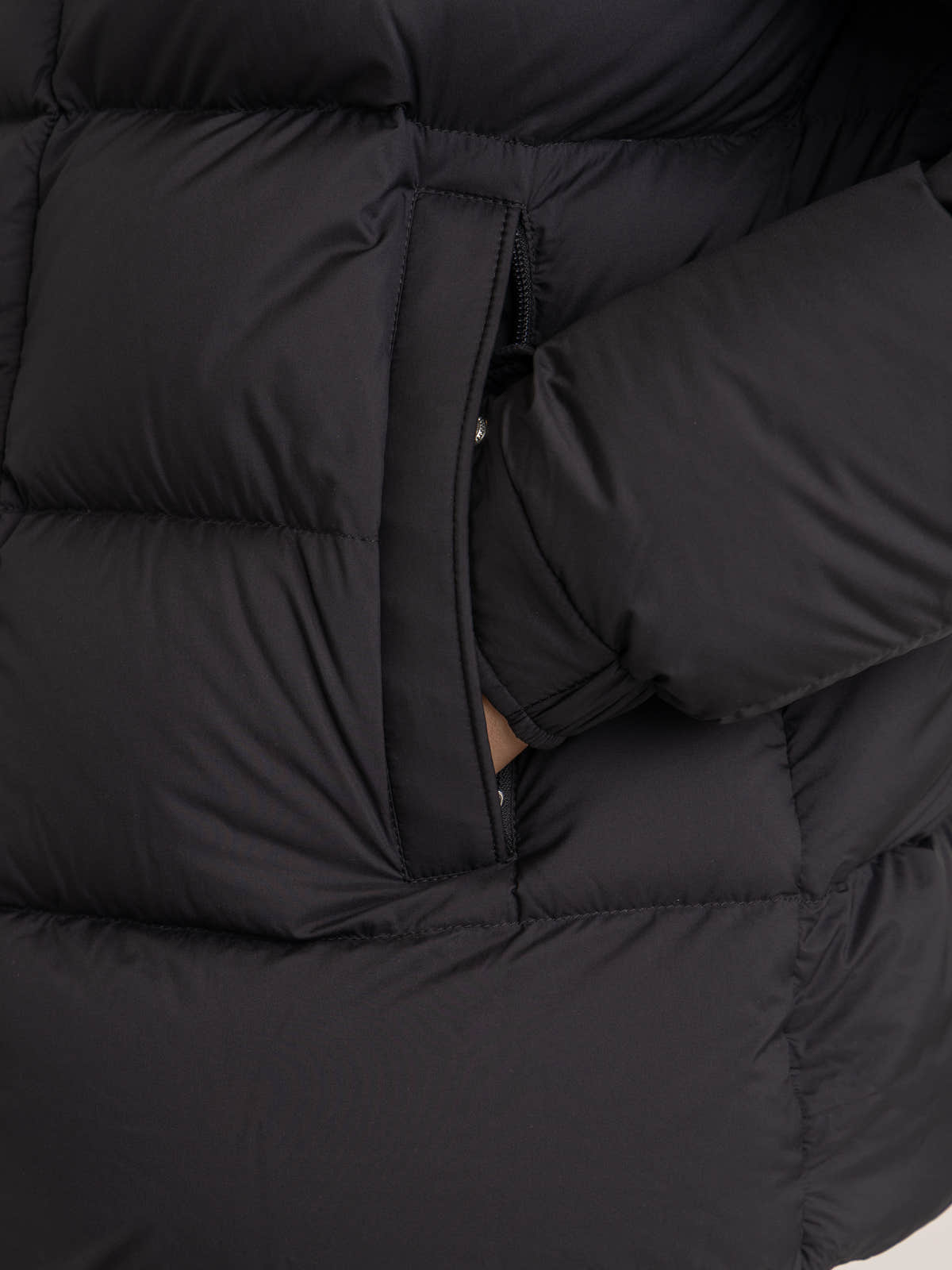 Black Maya 70 Hooded Short Down Jacket