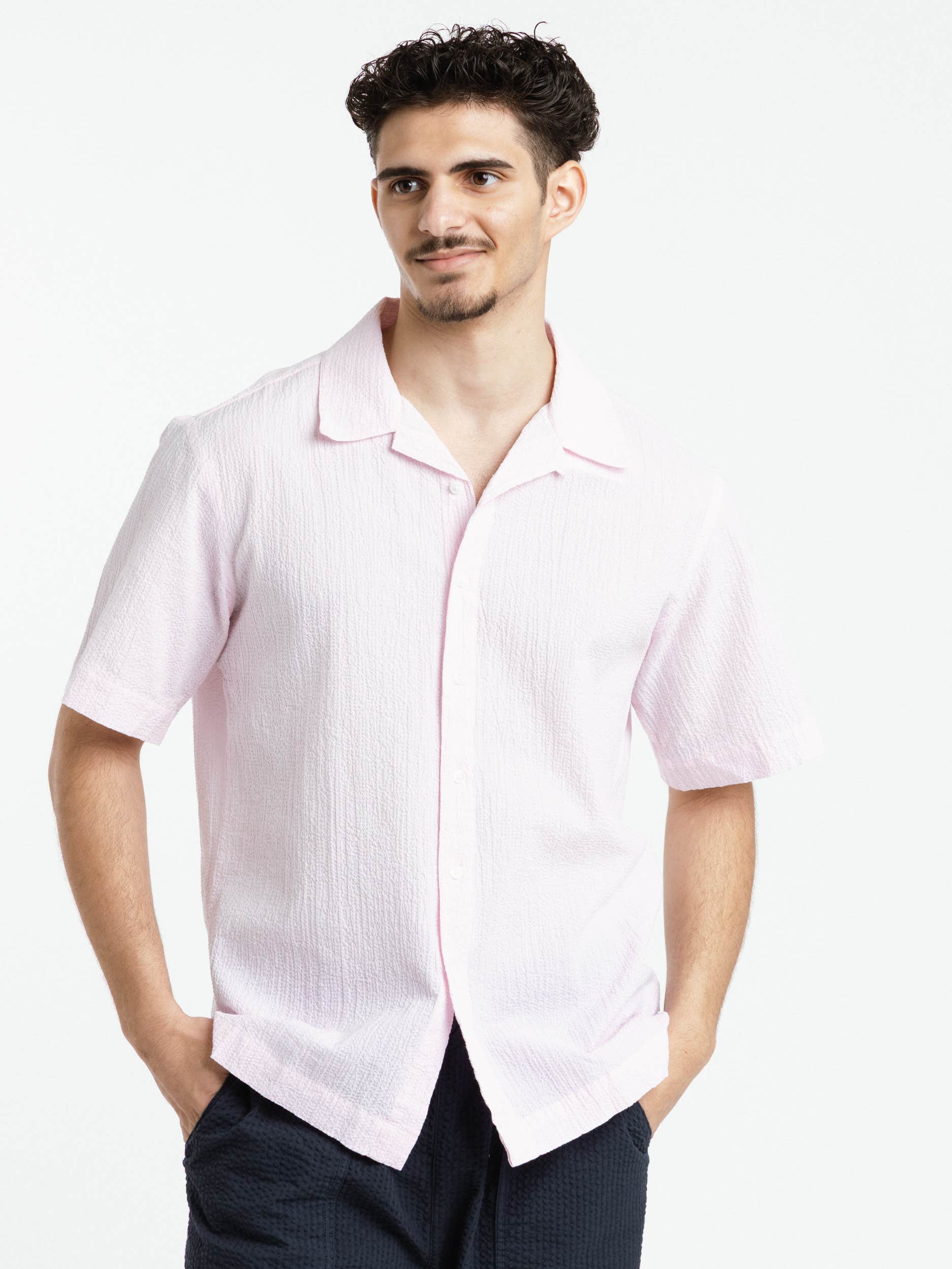 Short-Sleeve Seersucker Shirt in Rose