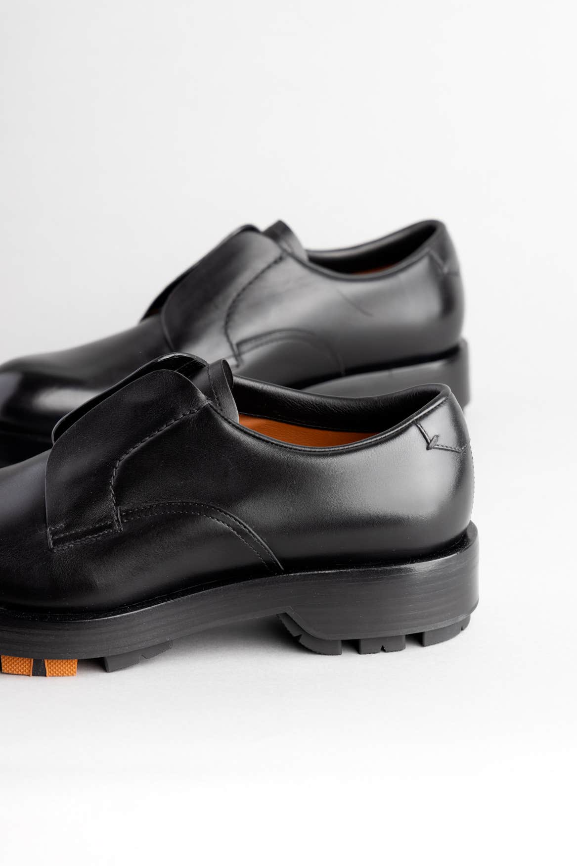 BLACK HAND-BUFFED LEATHER UDINE DERBY SHOES
