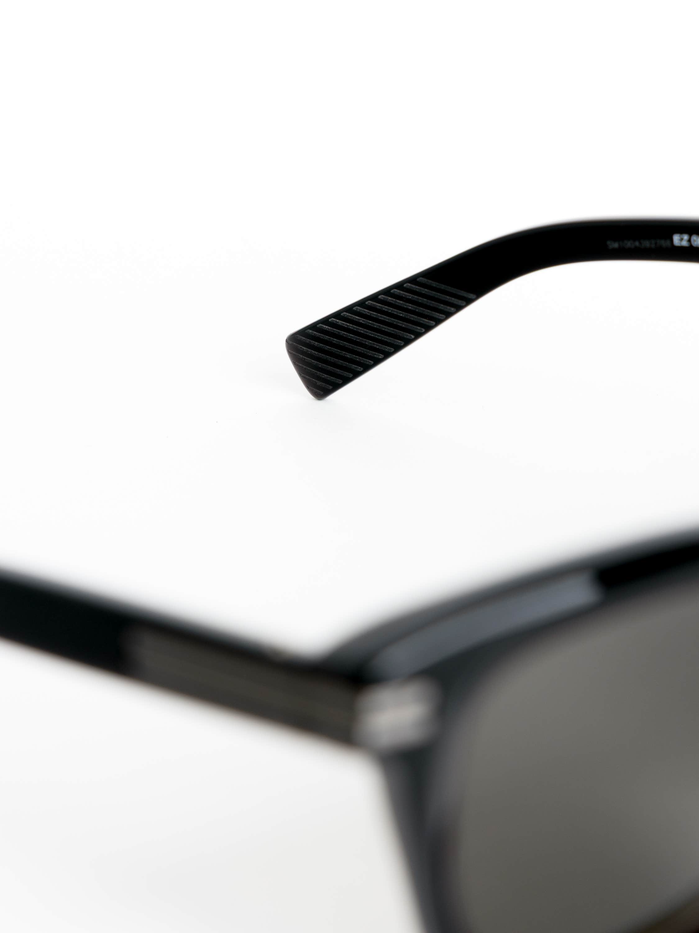 Black Round-Frame Sunglasses