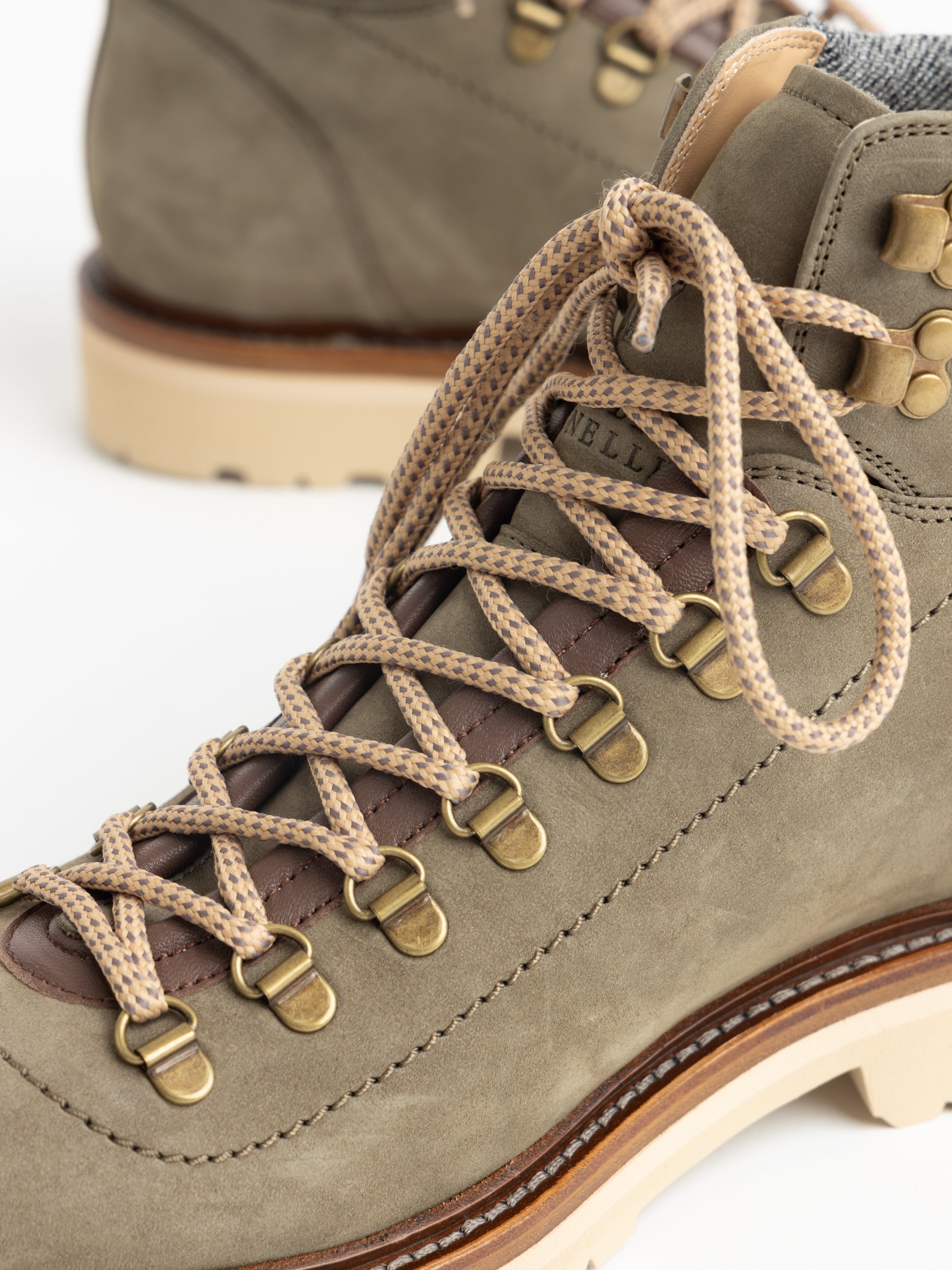 Military mountain boots best sale