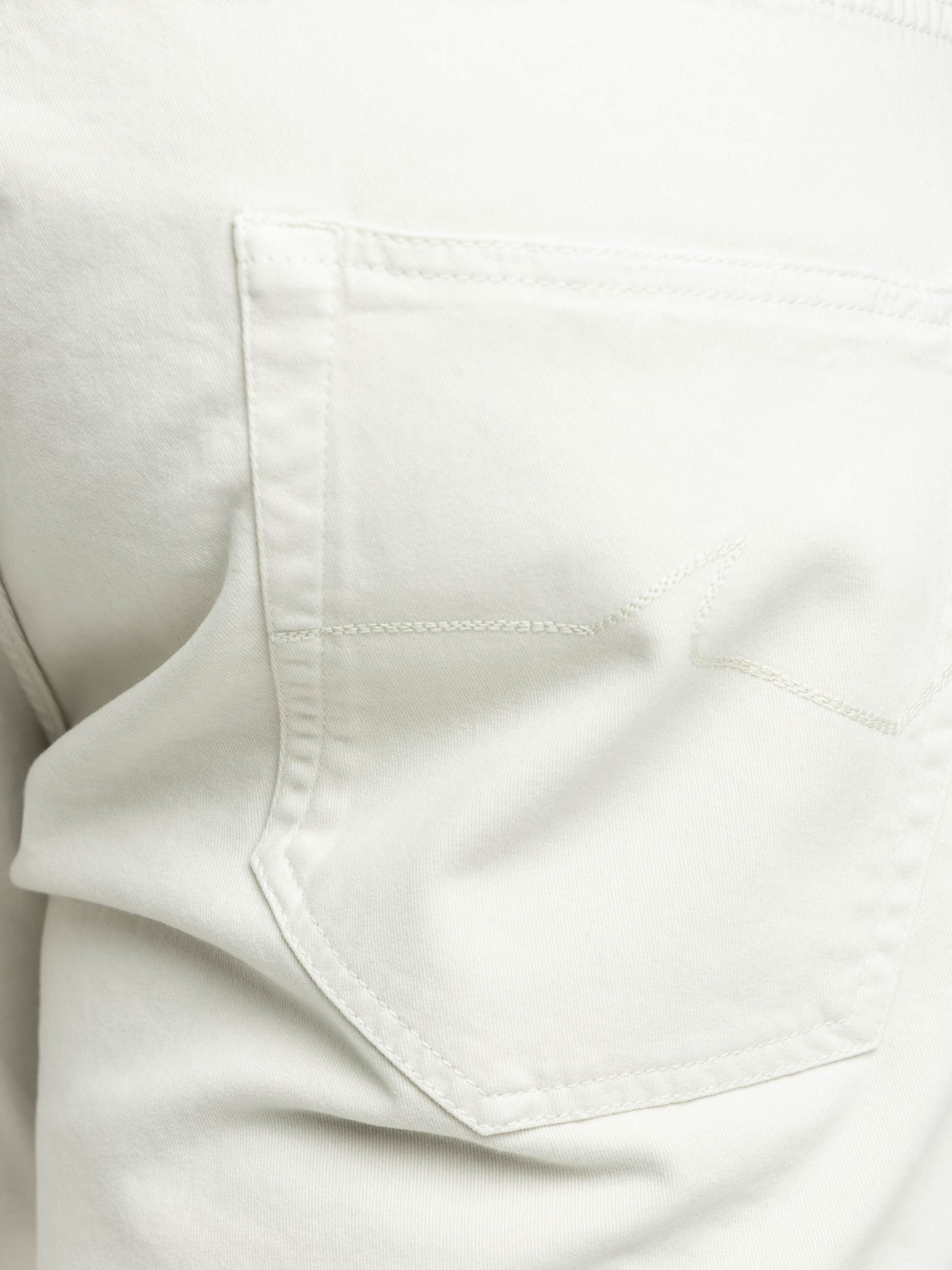 White Five-Pocket Jeans